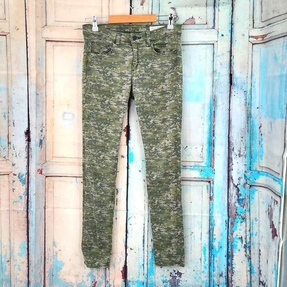 Rag & Bone Camo Digital Print Skinny Jeans - Picture 2 of 9